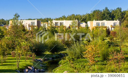 Beautiful public nature park in a modern town Beautiful public nature park in a modern town 39060651