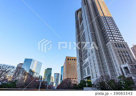 夜明け直後の新宿のビル群　It's getting light in Shi 39063343