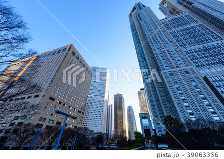 夜明け直後の新宿のビル群　It's getting light in Shi 39063356
