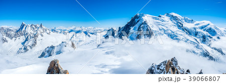 Panorama view around top of Mont Blanc Panorama view around top of Mont Blanc 39066807