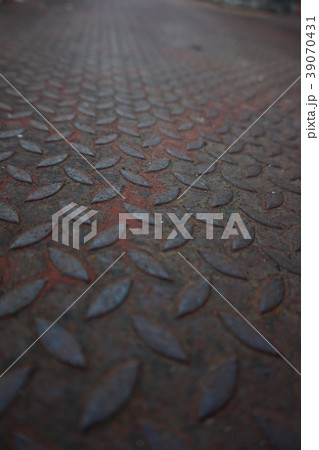 Old Checker Plate / Diamond Plate Metal Background Old Checker Plate / Diamond Plate Metal Background 39070431