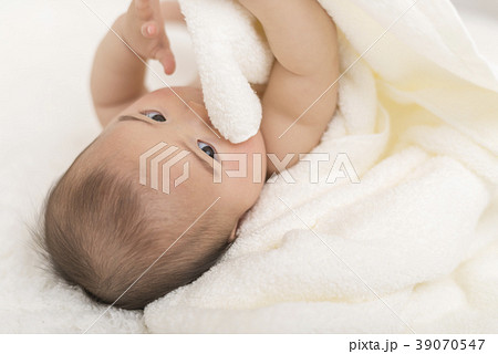 お風呂上がりの赤ちゃんの写真素材