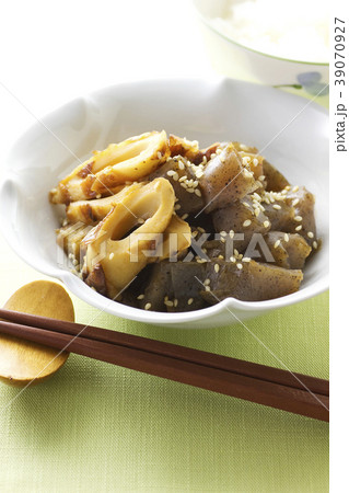コンニャクとちくわの甘辛煮12の写真素材