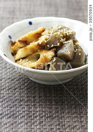 コンニャクとちくわの甘辛煮17 39070934