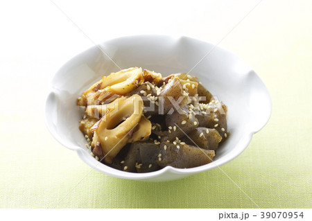 コンニャクとちくわの甘辛煮6 39070954