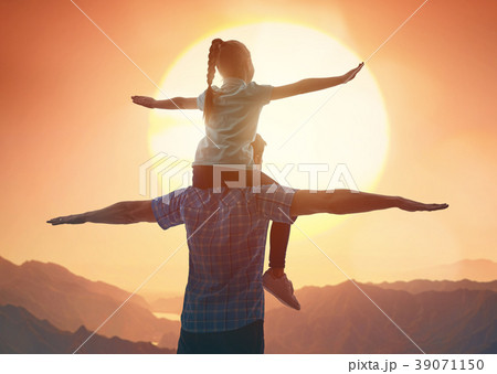 Father and daughter enjoying journey Father and daughter enjoying journey 39071150