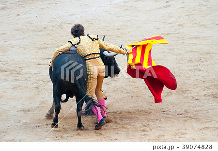 Corrida. Fighting in a typical Spanish Bullfight Corrida. Fighting in a typical Spanish Bullfight 39074828