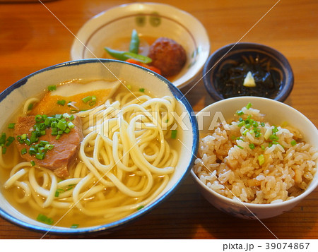 沖縄名物 「宮古そばとジューシー」 沖縄名物 「宮古そばとジューシー」 39074867