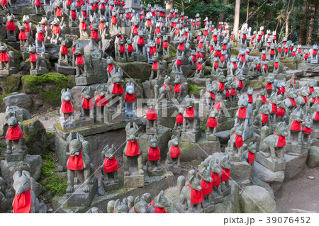 愛知県 豊川稲荷 霊狐塚の写真素材