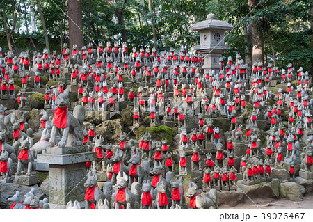 愛知県 豊川稲荷 霊狐塚の写真素材