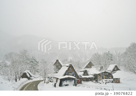 世界文化遺産、荻町合掌造り集落の風景 39076822