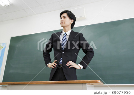 先生 教師 教室 学校 授業 黒板 先生 教師 教室 学校 授業 黒板 39077950