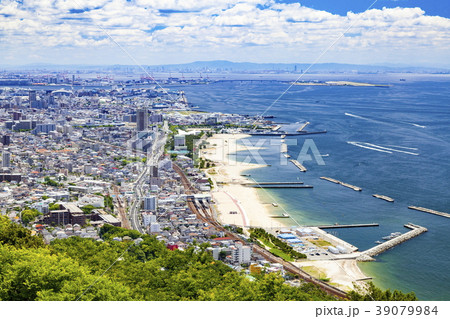 神戸市須磨区鉢伏山山頂から眺める須磨海浜公園と市街地 神戸市須磨区鉢伏山山頂から眺める須磨海浜公園と市街地 39079984