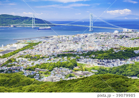 鉢伏山山頂から神戸市垂水区、明石海峡大橋を俯瞰 39079985