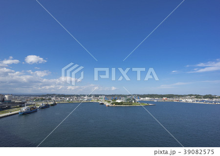 小名浜港を一望できるマリンブリッジからの眺めと美しい太平洋 39082575