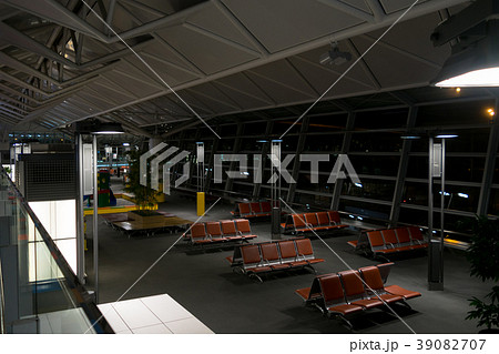 セントレア制限区域内の様子、ベンチと待合場所 39082707