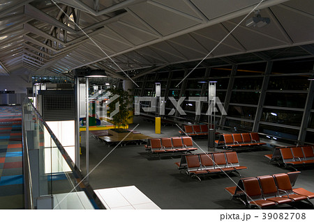 セントレア制限区域内の様子、ベンチと待合場所 39082708
