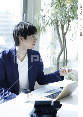 若いビジネスマン 39082767