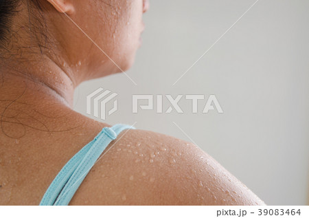 Sweat on the body of woman,excercise Sweat on the body of woman,excercise 39083464