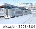 雪の中を流麗に走る789系特急列車 39084384