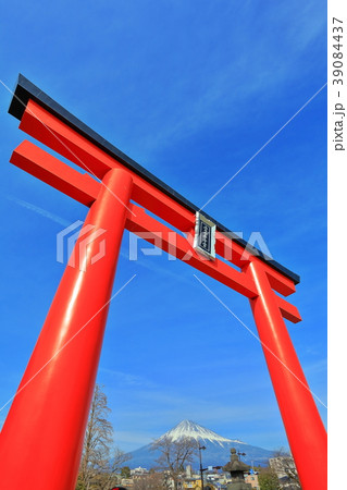 浅間大社の大鳥居と富士山 39084437