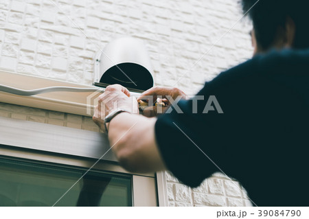 installation of an air conditioner 39084790