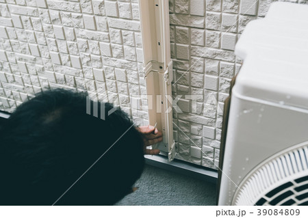 installation of an air conditioner 39084809