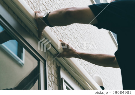 installation of an air conditioner installation of an air conditioner 39084983