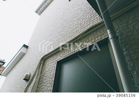 installation of an air conditioner 39085156