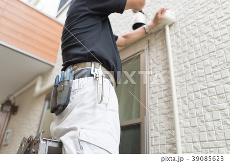 installation of an air conditioner 39085623