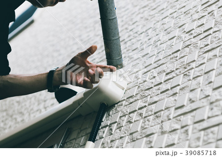 installation of an air conditioner installation of an air conditioner 39085718