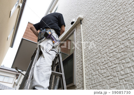 installation of an air conditioner installation of an air conditioner 39085730