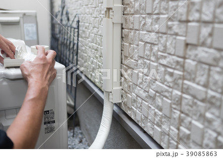 installation of an air conditioner 39085863