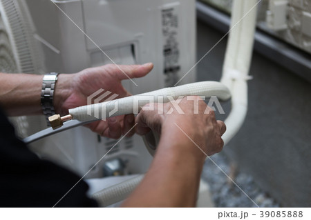 installation of an air conditioner 39085888