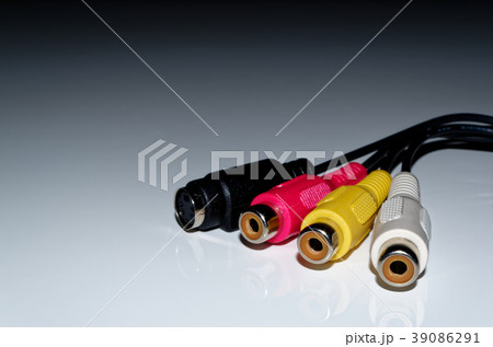 Video audio cable connectors on white background Video audio cable connectors on white background 39086291