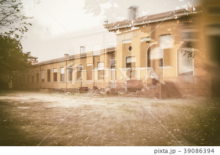 Old abandoned school 39086394