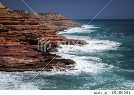 Western Australia  rocky coastline  39086983