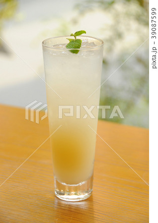 グレープフルーツジュース フレッシュジュースの写真素材