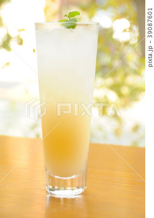 グレープフルーツジュース　フレッシュジュース 39087601