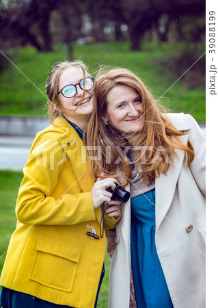 happy family - smiling mom and daughter happy family - smiling mom and daughter 39088199