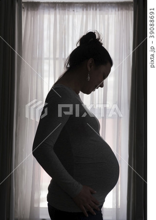 Silhouette of pregnant woman 39088691