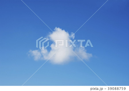 White cumulus cloud on blue sky 39088759