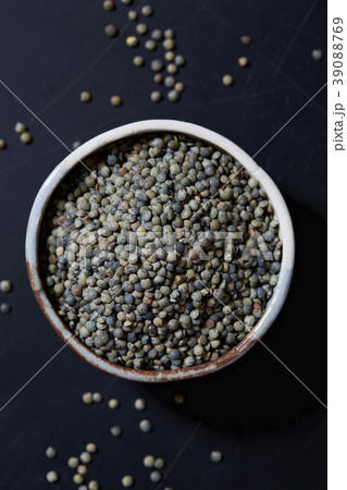 Overhead view of brown lentils in bowl 39088769