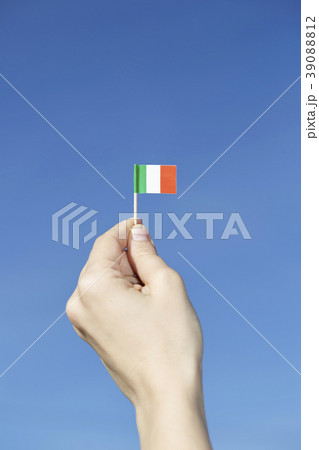 Woman holding Italian flag in hand 39088812