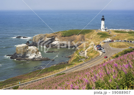 USA, Oregon, Yaquina Head Lighthouse, Aerial view of lighthouse on sea coast USA, Oregon, Yaquina Head Lighthouse, Aerial view of lighthouse on sea coast 39088907