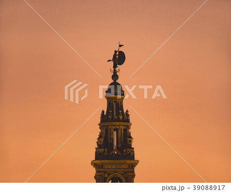 Spain, Seville, Silhouette of Giralda tower 39088917