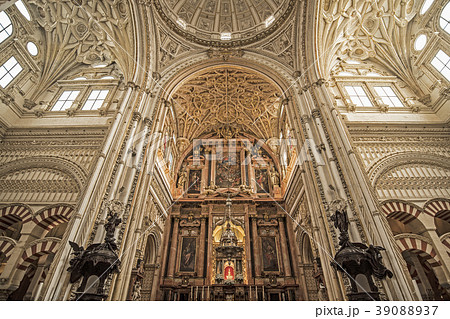Spain, Andalusia, Cordoba, Interior of Great Mosque of Córdoba 39088937
