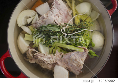 Cooking broth from turkey leftovers and vegetables Cooking broth from turkey leftovers and vegetables 39089002