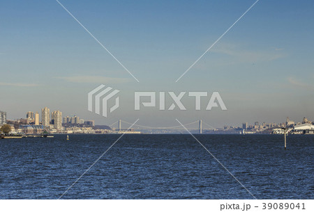 USA, New York, New York City, George Washington Bridge and two cities in distance USA, New York, New York City, George Washington Bridge and two cities in distance 39089041