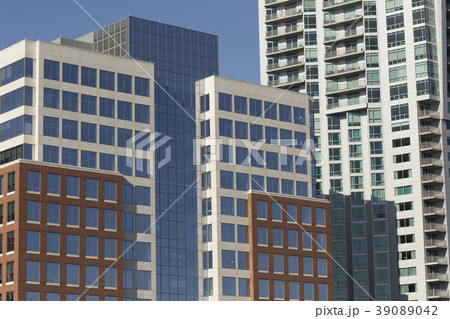 USA, New York, New York City, Modern skyscrapers and blue sky above USA, New York, New York City, Modern skyscrapers and blue sky above 39089042